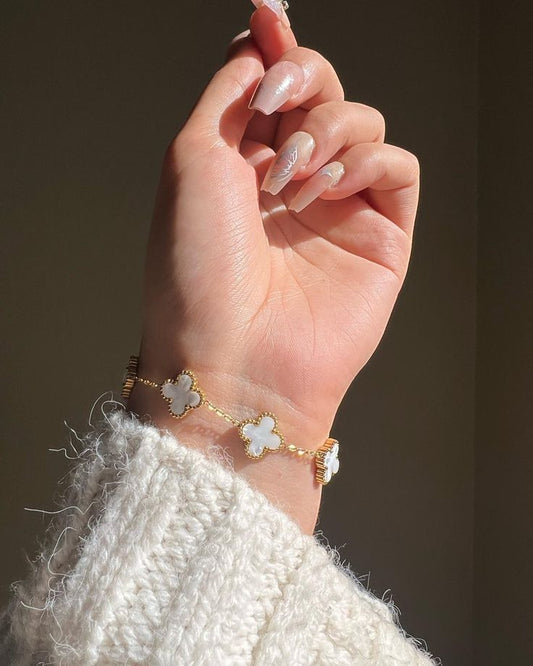 Clover Bracelet in White & Black