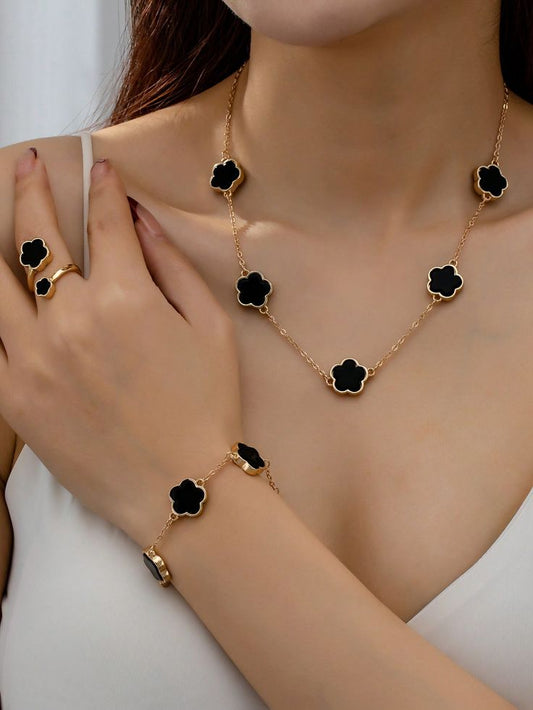 Trendy Black Clover Set