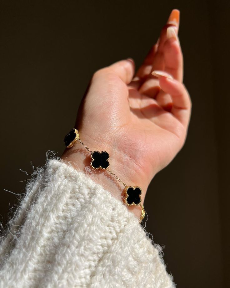 Clover Bracelet in White & Black